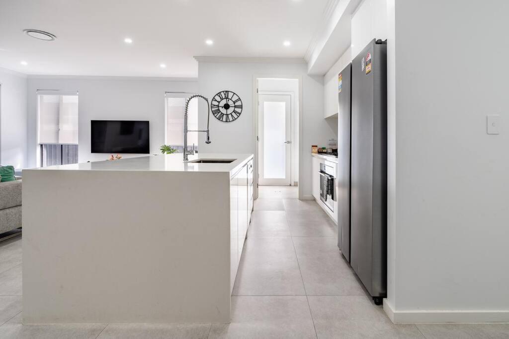 Neat 4 Bedroom In Catherine Fields Narellan 외부 사진