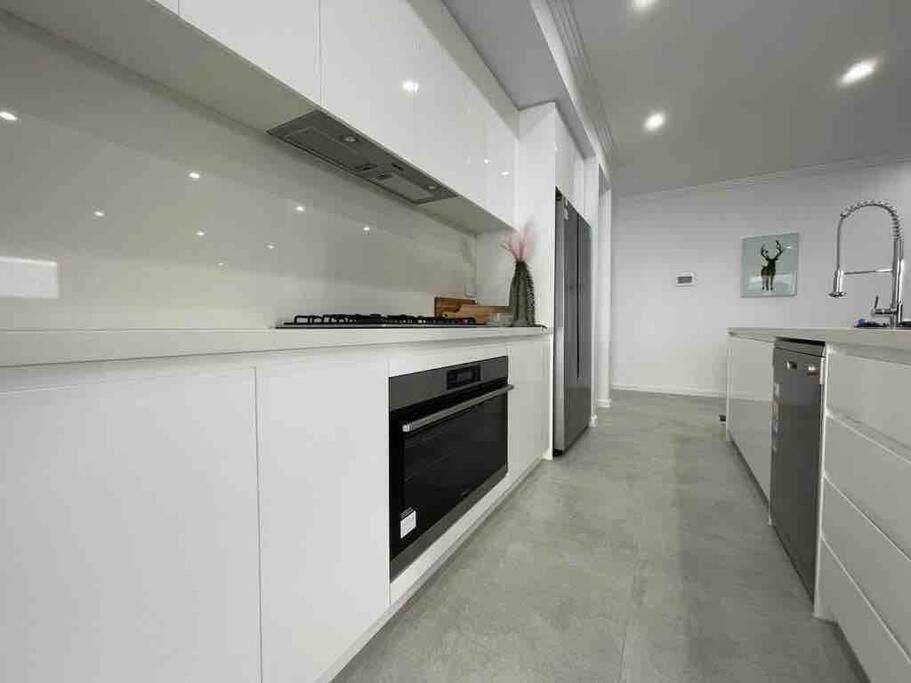 Neat 4 Bedroom In Catherine Fields Narellan 외부 사진