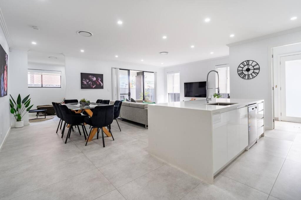 Neat 4 Bedroom In Catherine Fields Narellan 외부 사진