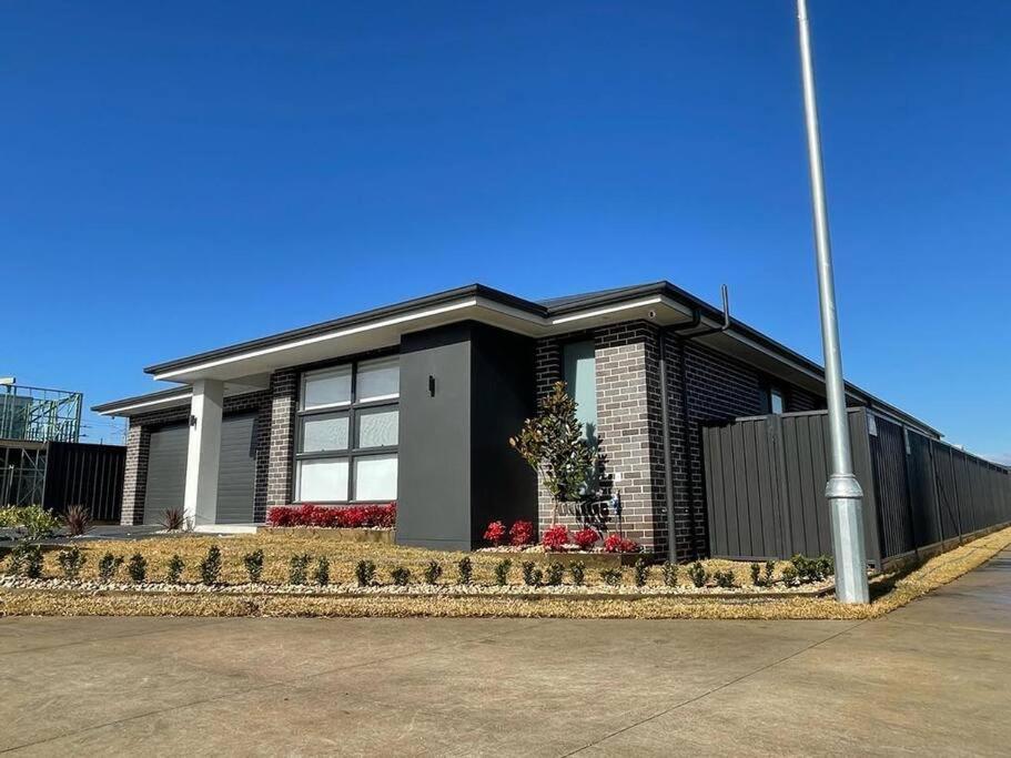 Neat 4 Bedroom In Catherine Fields Narellan 외부 사진