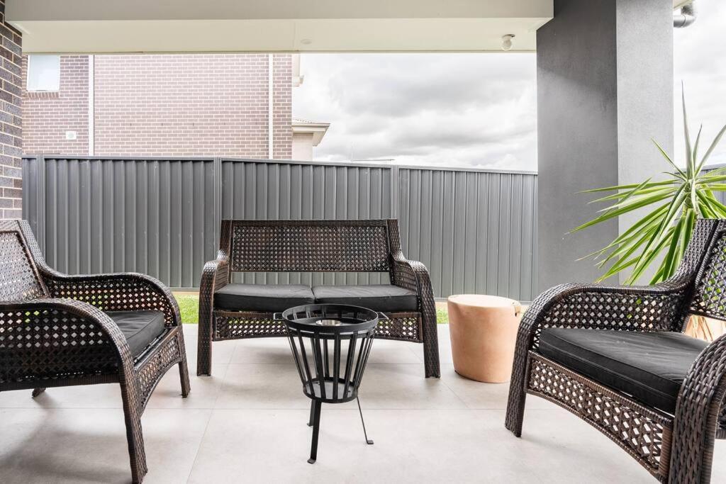 Neat 4 Bedroom In Catherine Fields Narellan 외부 사진