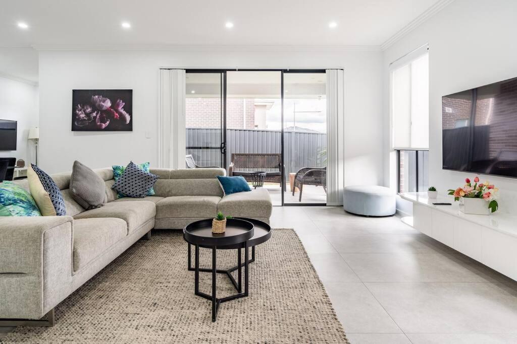 Neat 4 Bedroom In Catherine Fields Narellan 외부 사진