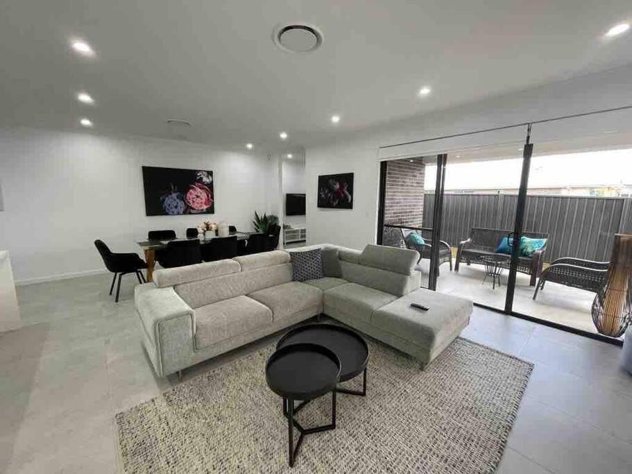 Neat 4 Bedroom In Catherine Fields Narellan 외부 사진