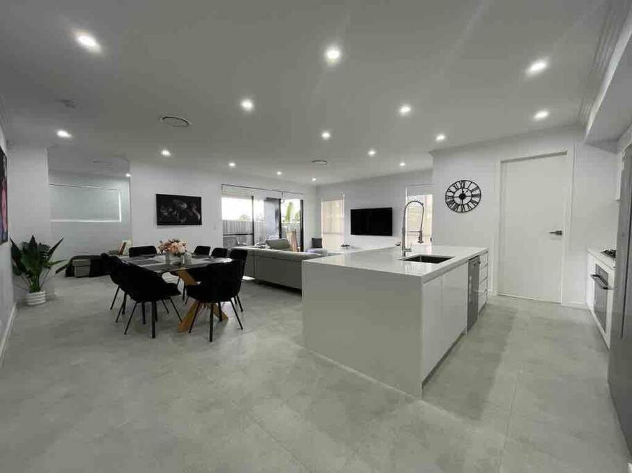 Neat 4 Bedroom In Catherine Fields Narellan 외부 사진