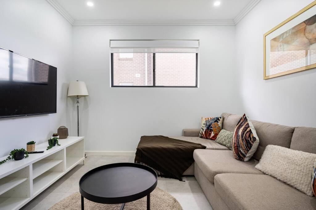 Neat 4 Bedroom In Catherine Fields Narellan 외부 사진