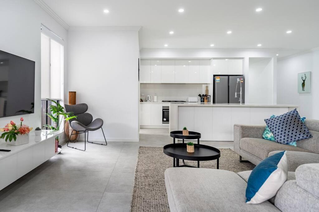 Neat 4 Bedroom In Catherine Fields Narellan 외부 사진