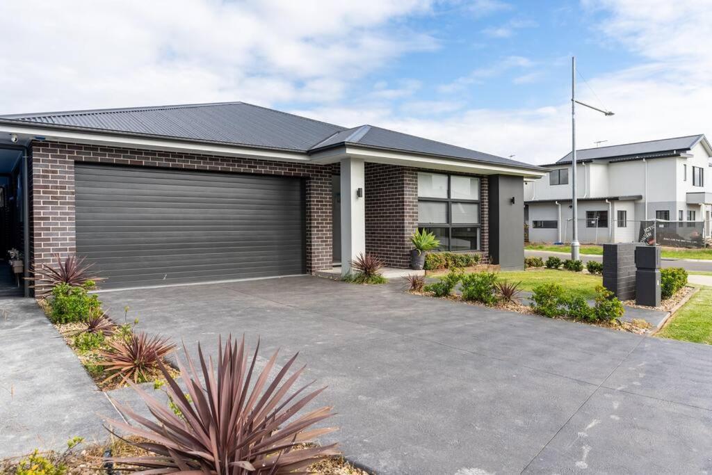 Neat 4 Bedroom In Catherine Fields Narellan 외부 사진